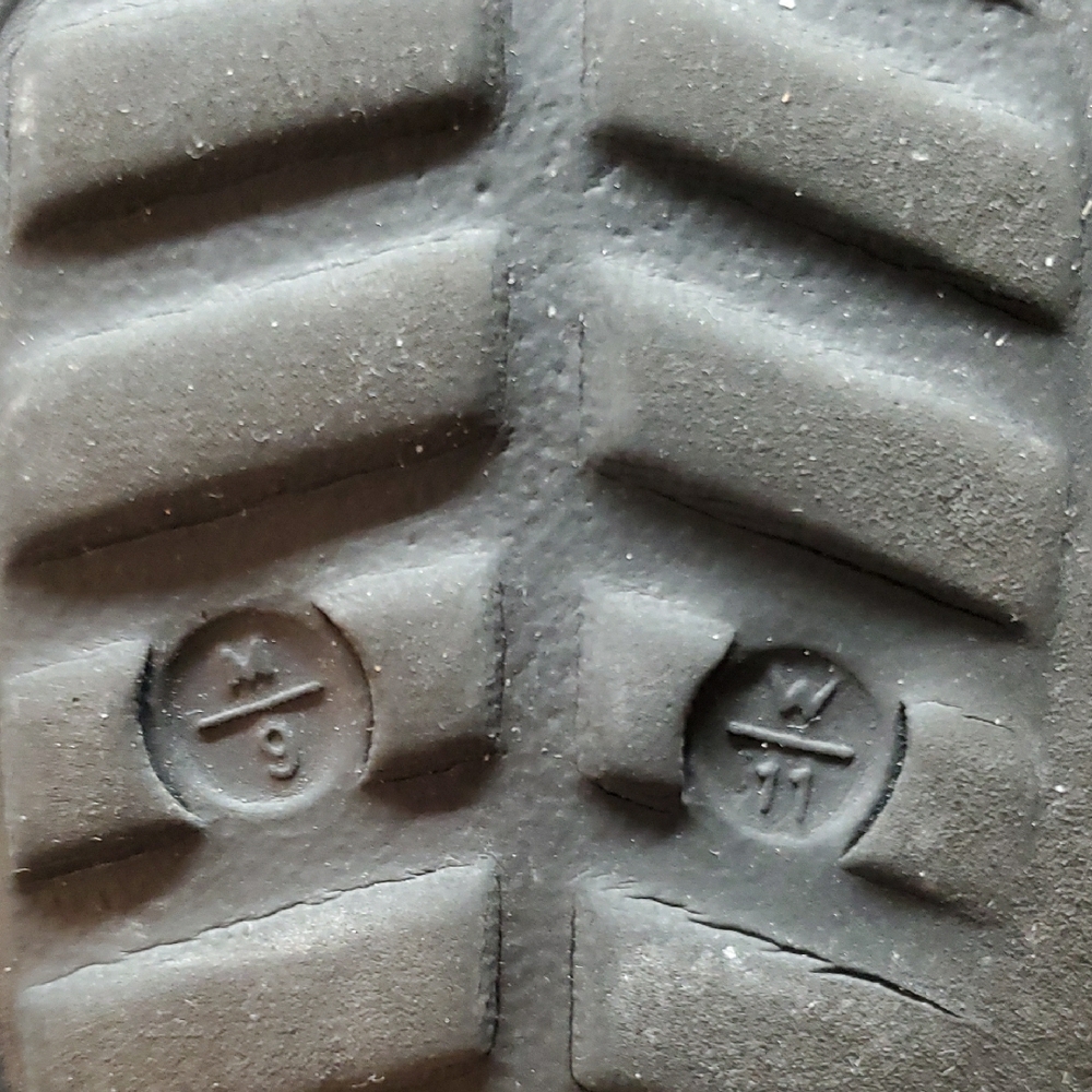 CROCS Kids Leopard Pattern Slippers - image 8